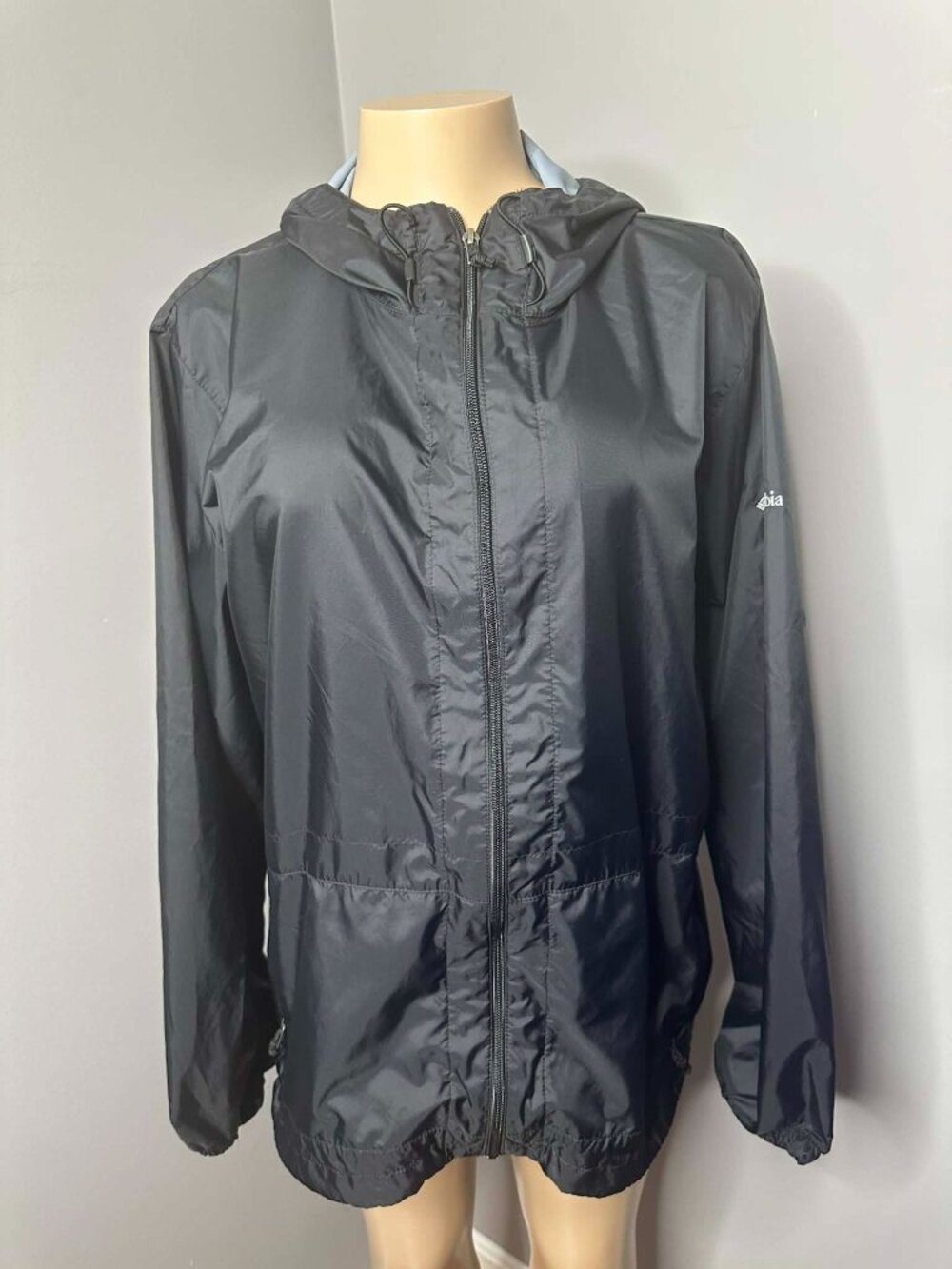 Columbia Women’s Black Hooded Windbreaker – Size XL